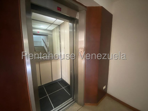 Los Samanes, Calle Cerrada. Vigilancia 24/7 !! Venta Apartamento 135 M2, 3 Hab. + S, 3 Baños + S, 2pe, Cocina Y Baños Actualizados. Edificio Con Excelente Mantenimiento Y Bellas Areas Sociales !!