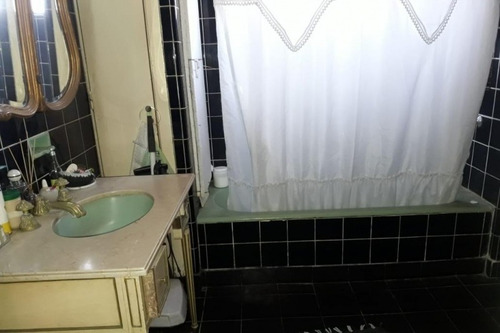 Chalet En Venta En Castelar