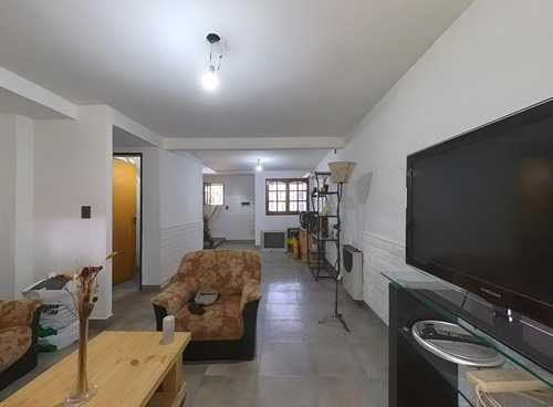 Casa En Venta Hurlingham 5 Amb Garage Jardín Impec