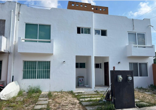 Casa En Renta Remodelada En Fracc Uva Del Mar 