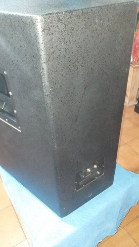 Bafles Yamaha R115 500 Watts Impecables. El Precio Es Por 2