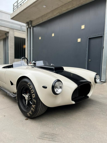 Ford Cobra V8