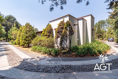 Casa En Venta En Metepec Con Gran Terreno