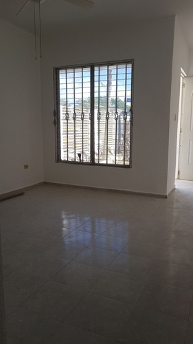 Imagen 3 de 10 de Rento Casa En Residencia Santa Fe Al Final De Av. La Luna