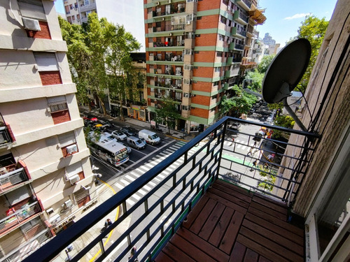 Alquiler De Departamento Dos Ambientes, Con Balcón En Almagro.  Avenida Corrientes Al 4200