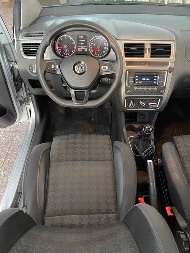 Imagen 10 de 15 de Volkswagen Suran 2016 1.6 Trendline //