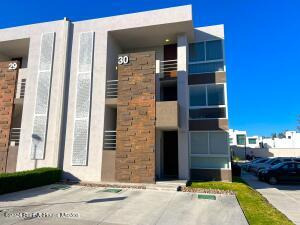 Venta - Departamento De Segunda Mano Con Terraza, 2 Recamaras. Zakia