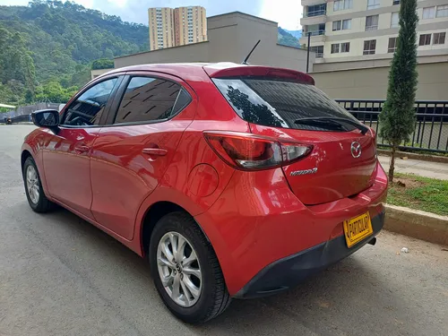 Mazda 2 Turing automatico
