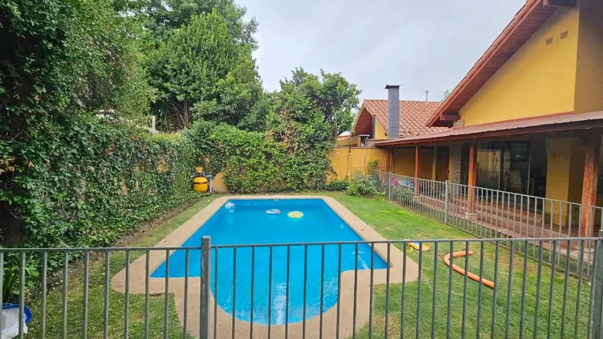 Imagen 1 de 14 de Excelente Y Acogedora Casa De Un Piso En El Polo De Machalí