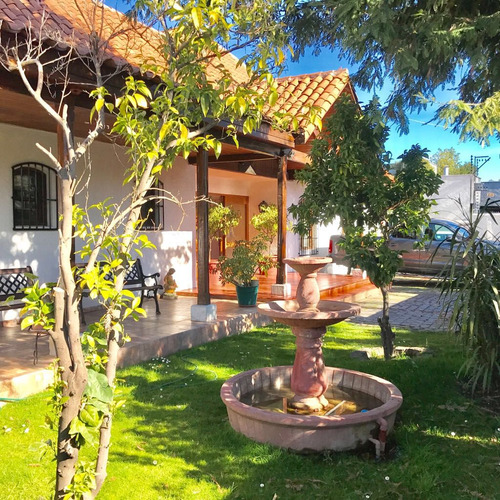 Casa Chilena En Manquehue Oriente