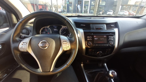 Imagen 14 de 15 de Nissan Frontier 2.8 Le 4x2 Manual 2018 Unico Dueño Gris