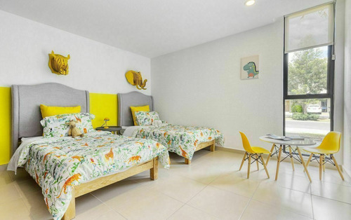 En Venta Casa Entre El Refugio Y Zibata, 139 M2, Gran Jardín, 3 Recamaras