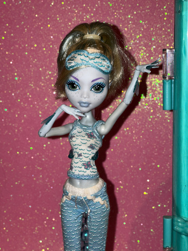 Monster High Dead Tired Lagoona Blue Con Hidrocapsula 1