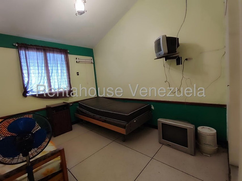 Casa En Alquiler En Zona Comercial Para Cualquier Uso Que Le Quieran Dar Antiguamente Funcionaba La Clínica Ronquillo La Casa Esta Para Ser Remodelada, Ubicada Estratégicamente