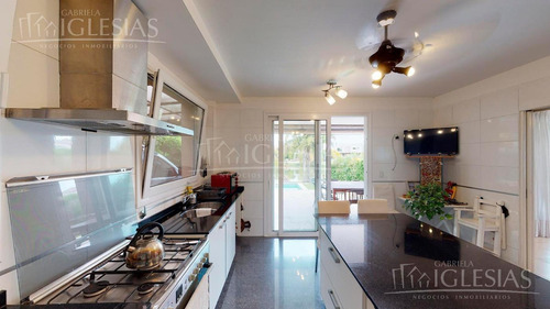Tour 360º - Casa Al Lago Con Cuatro Dormitorios En Los Sauces