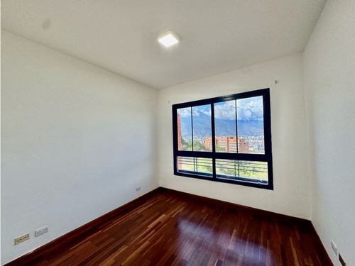 Se Alquila Apto 155m2 3h+s/4b/2p Colinas De Valle Arriba