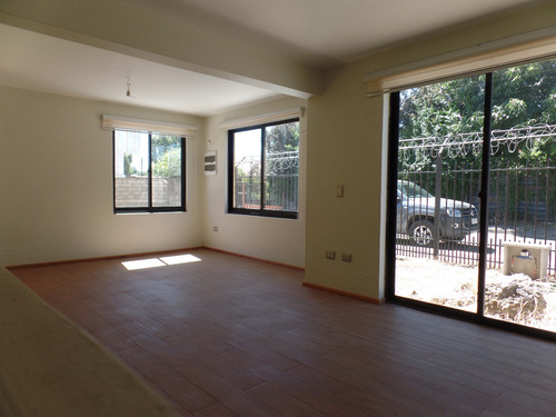 Casa Muy Amplia Para Empresas Y/o Habitacional