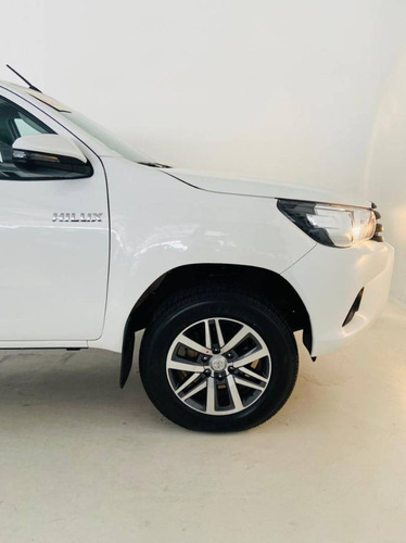 Imagem 3 de 11 de Toyota Hilux 2.8 Narrow 4x4 Cd 16v Diesel 4p Manual