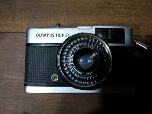 Câmera Olympus Trip 35 + Flash Hitacon 230