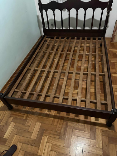 Cama Antiga Em Madeira