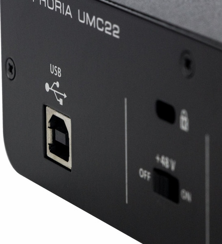 Interface De Audio Behringer Umc22 Melhor Que Um2 Lj Cor Preto 110v/220v