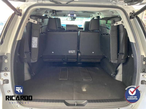 Imagem 9 de 10 de Toyota Hilux Sw4 2.8 Srx 4x4 7 Lugares 2021