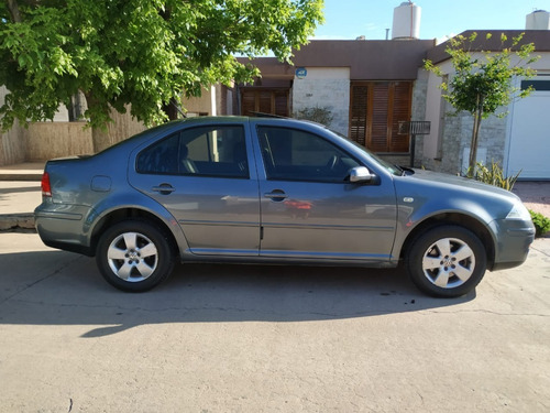Bora Trendline 2.0 - Año 2010 - 105.000km