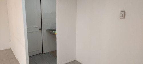 Preciosa Oficina De 42 Planta Libre, Metro P. De Valdivia