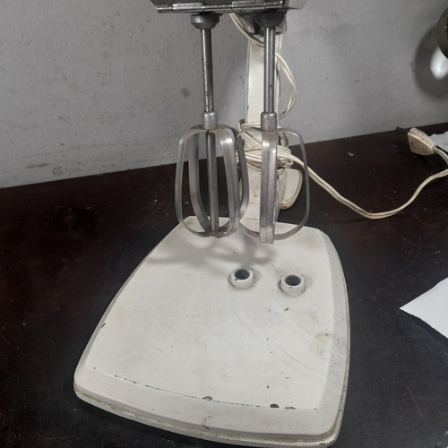 Imagem 3 de 5 de Batedeira Walita Antiga Metal, Funcionando. Sem Tigelas