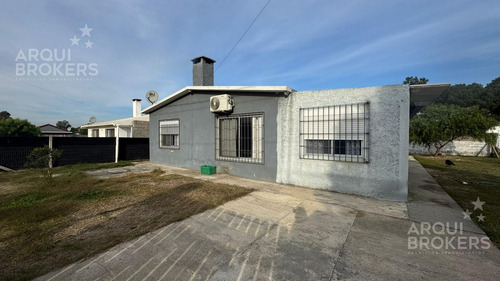 Casa De Tres Dormitorios En Alquiler En La Floresta