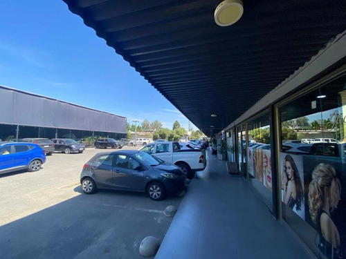 Local Comercial Av Chicureo - Strip Center