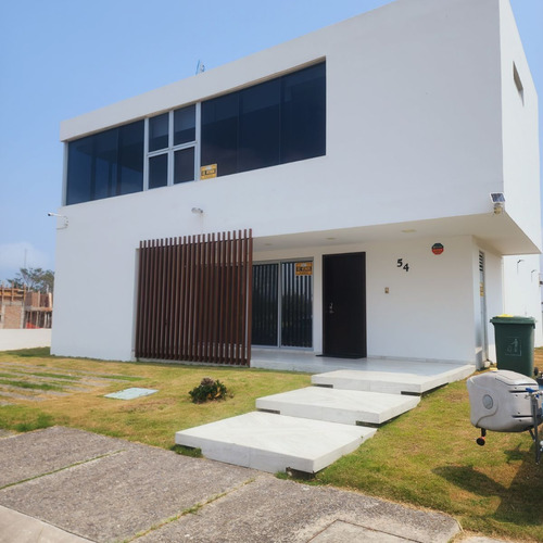 Casa En Venta Muy Amplia Fraccionamiento Río Del Dorado