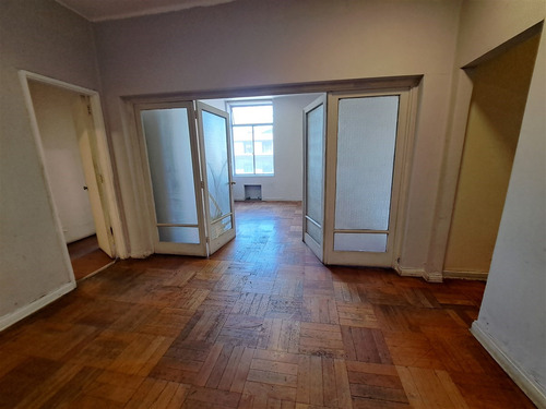 Departamento En Venta De 4 Dorm. En Paseo Bulnes, Santiago