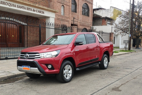 Imagen 3 de 11 de Toyota Hilux 2.8 Cd Srv 177cv 4x4 2016