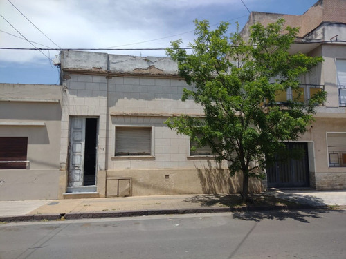 Casa Dos Dormitorios Ciudad De Azul A La Venta