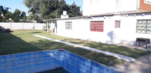Casa 3 Ambientes Muy Amplios Y Luminosos Con Parque, Quincho