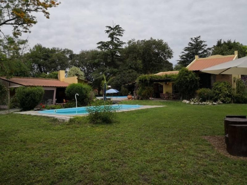 Imagen 24 de 29 de Casa Quinta De Tres Dormitorios, Dos Baños, Quincho, Dos Piletas Y Parque De 2086 M2