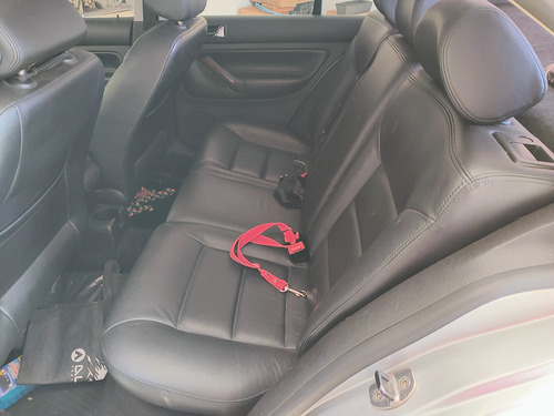 Volkswagen Bora 1.8 Highline T 180cv Cuero