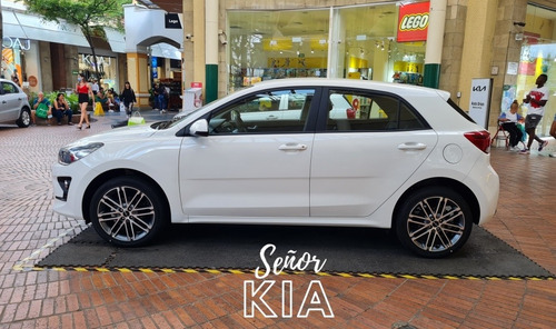 Imagen 7 de 25 de Kia Rio Hatchback Vibrant Mecanico 2023