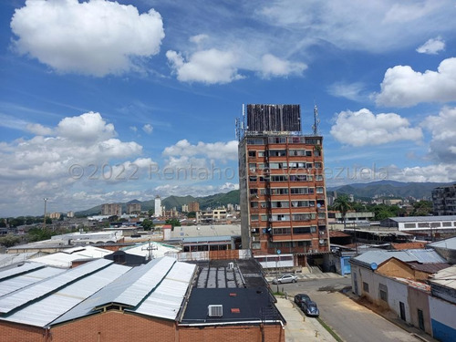 Monicam 23-1751 Edificio Comercial Con Destacada Ubicacion De Facil Acceso A La Autopista Y Alto Trafico, Para Desarrollar El Proyecto Que Desees, Amplio, Con Potencial