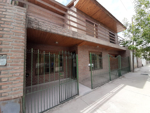 Casa En Venta 3 Dormitorios. Cipolletti