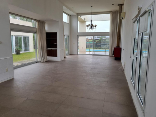 Imagen 4 de 30 de Altos De La Tahona , Casa De 300 M2 Y 1150 M2 De Terreno, 4 Dormitorios, Piscina, Minimalista !!