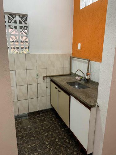Casa De 3 Cômodos + Lavanderia Compartilhada