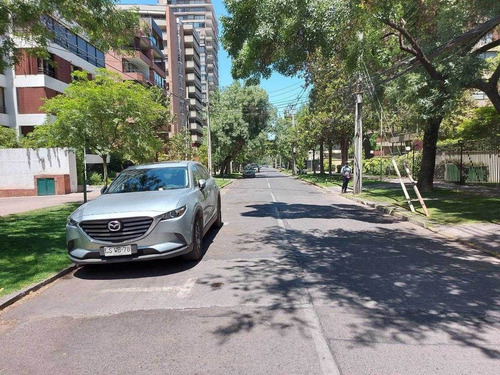 Imagen 2 de 7 de Estacionamientos - Metro Alcántara