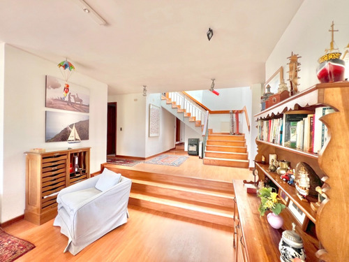 En Venta Encantadora Y Sólida Casa Con Linda Vista, Zapallar