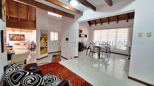 Hermosa Casa, Con Excelente Distribución Y Amplios Espacios Listos Para El Disfrute De La Familia. Fácil Mantenimiento Y Con Excelente Ubicación En Una De Las Mejores Urbanizaciones De Valencia