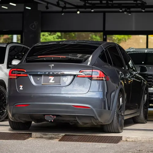 Tesla Model X 2021