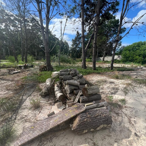 Terreno Con Metraje Apto Para Dos Propiedades! A Una De La Playa.