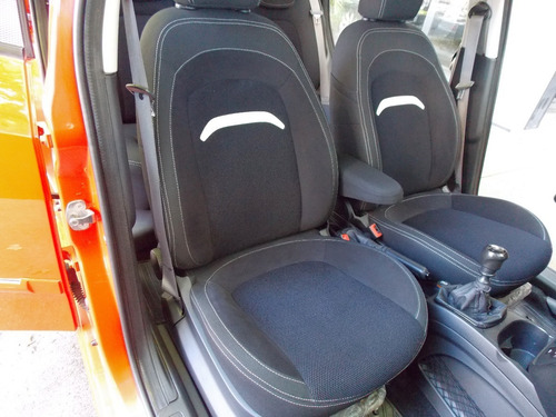 Fiat Punto 1.6 16v Sporting Uconnect + Nav 2016 Carbone