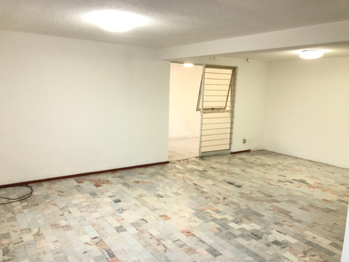 Casa Amplia Con Rec Con Baño Pb, Bodega, 4 Rec 2.5 Baños Lomas Boulevares Tlalnepantla